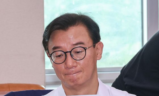 문체위 자리한 전재수 후보자