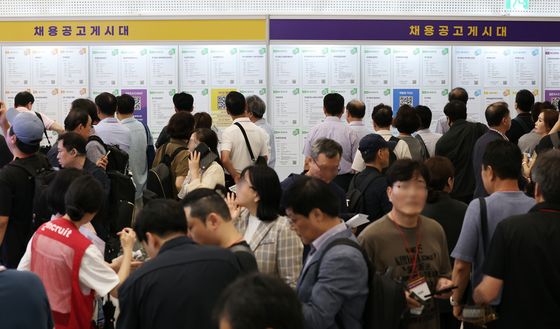 DDP에서 열린 서울시 중장년 일자리 박람회