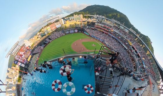 세계 최초 야구장 인피니티 풀