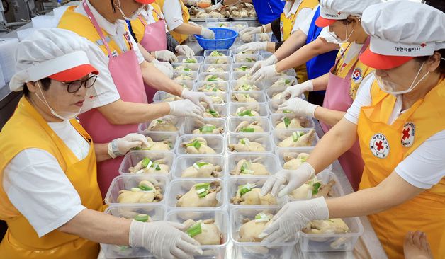 초복 앞두고 취약계층 여름나기 지원 삼계탕 나눔행사