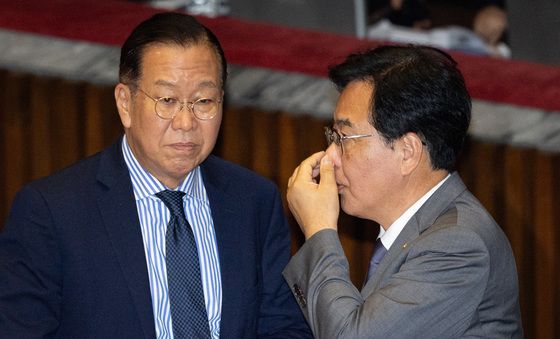 대화 나누는 송언석·권영세