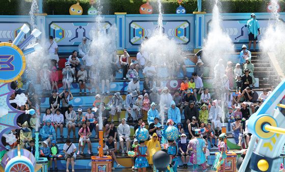 시원한 슈팅워터펀 공연