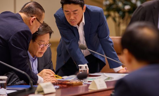 李대통령, 첫 NSC…"남북 평화, 안보 위한 현실적 선택지"