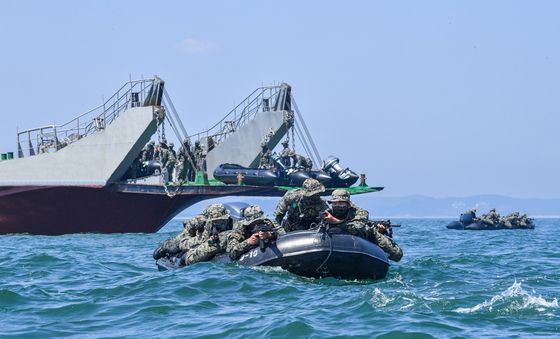 이함훈련 실시하는 육군 특전대원들