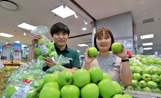 롯데마트·슈퍼, 2025년산 K-품종 여름 햇사과 '썸머킹' 판매