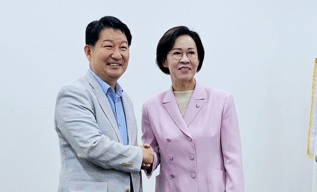 권영진·이인선 공동 기자회견…\"이인선 합의 추대\"