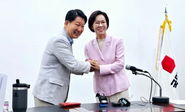 권영진·이인선 공동 기자회견…\"이인선 합의 추대\"