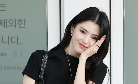 한소희, 타투와 밴드…뜨거운 여름 패션