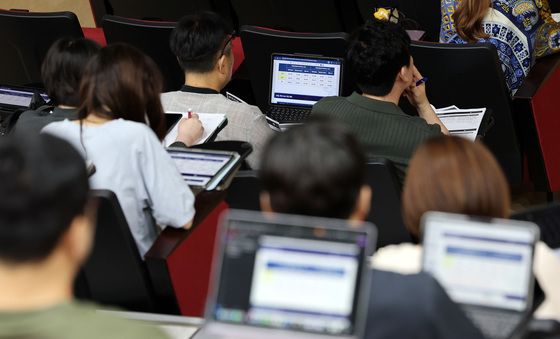 제자들 수시모집 관련 공부하는 선생님들