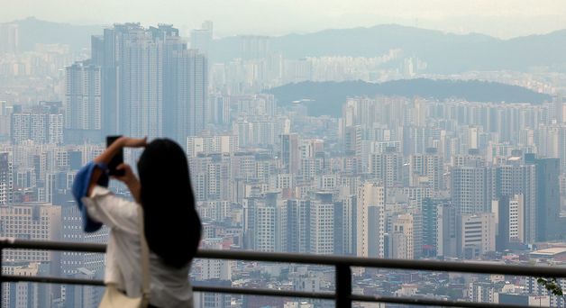 대출 규제에 '팔자' 멈춘 집주인들… 전·월세 전환 증가