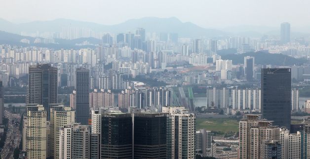 대출 규제에 '팔자' 멈춘 집주인들… 전·월세 전환 증가