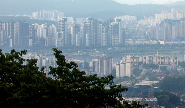 고강도 대출 규제에 '팔자' 멈춘 집주인들…전·월세 전환 늘었다