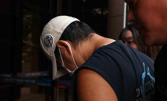 '고개 숙인 채 영장심사 출석'