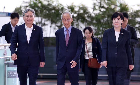 한-EU 전략 동반자 관계 논의 위해 EU특사단 출국