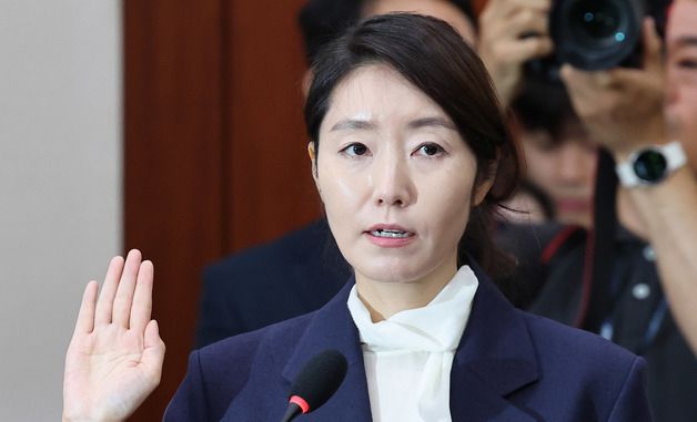 선서하는 강선우 후보자