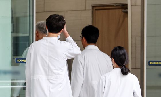 의대생 이어 전공의 복귀 논의도 급물살