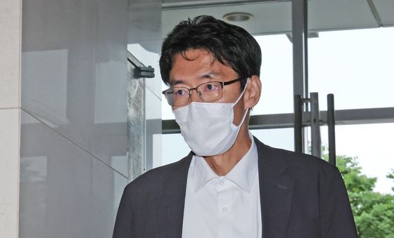 尹 격노설 관련 참고인 조사 향하는 이충면 전 국가안보실 외교비서관