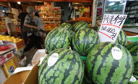 수박 한통 사먹기 무섭네…폭염에 '히트플레이션' 우려
