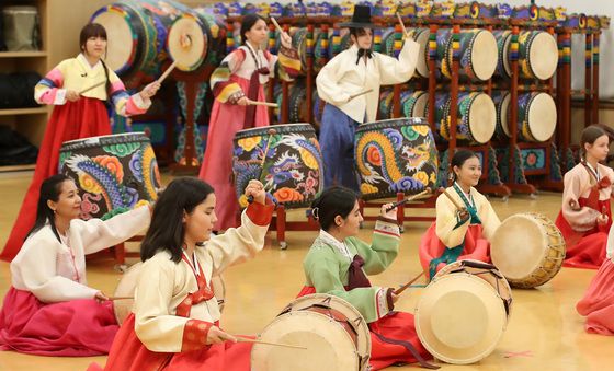 한복 입고 사물놀이 배워요