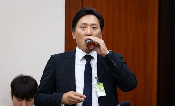 물 마시는 이의일 엑셀세라퓨틱스 대표