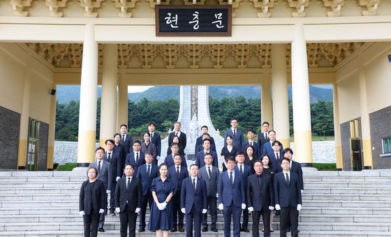 이명구 관세청장, 현충원 방문