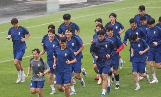 한일전 앞두고 훈련하는 대한민국 대표팀 선수들