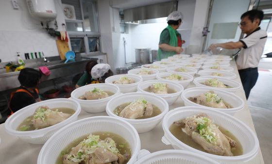 삼계탕에 가득 담은 사랑의 온기