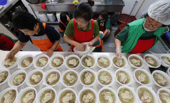 삼계탕에 가득 담은 사랑의 온기