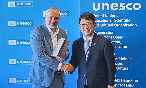 파리 유네스코 본부 찾은 최응천 국가유산청장