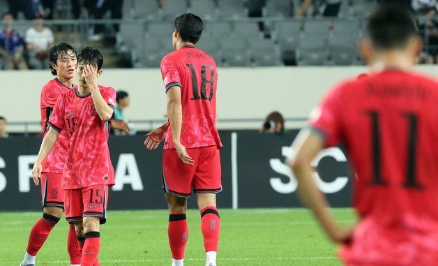 아쉬워하는 대한민국 선수들