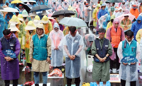 묵념으로 시작하는 민주노총총파업대회