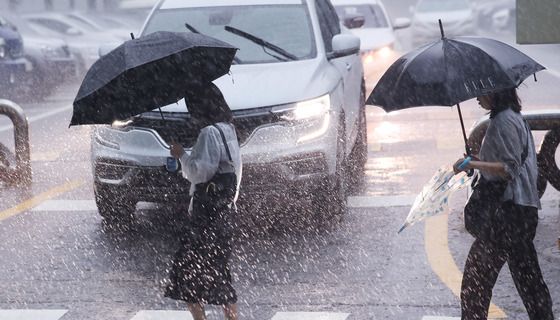 폭우 퍼붓는 도심