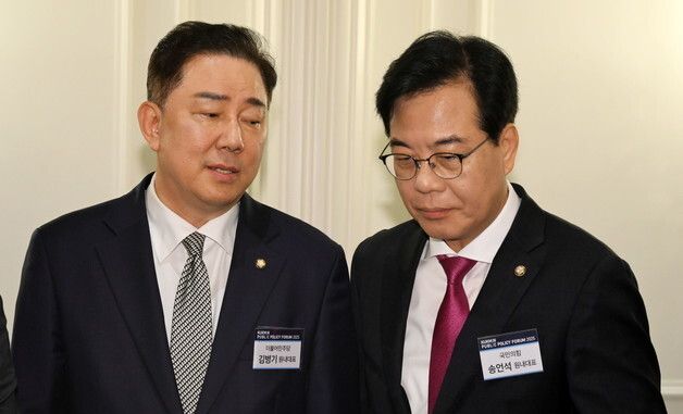 대화하는 김병기·송언석 원내대표