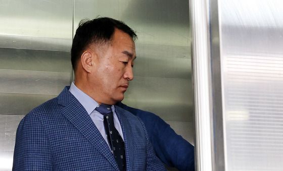 김계환 전 해병대 사령관, 해병특검 2차 출석…묵묵부답