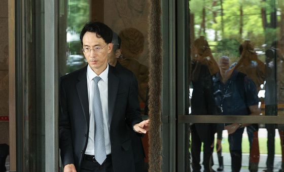 대법원 나서는 이재용 회장 변호인