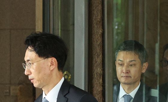 법정 나서는 김유진·김현보 변호사