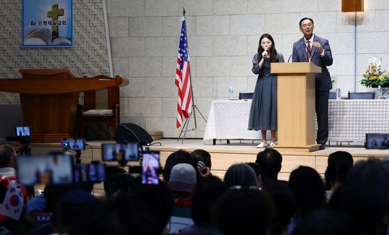 은평제일교회 집회서 설교하는 모스탄 전 대사