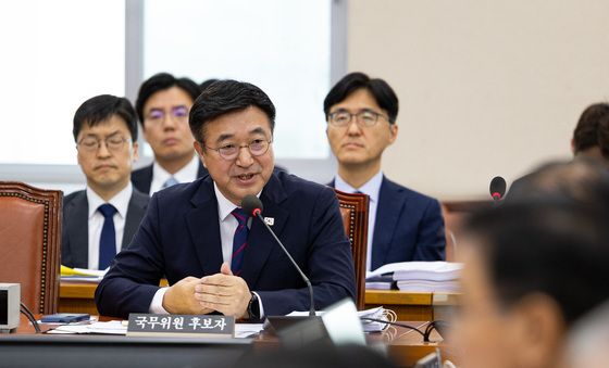 행안위원 질의 답하는 윤호중 장관 후보자