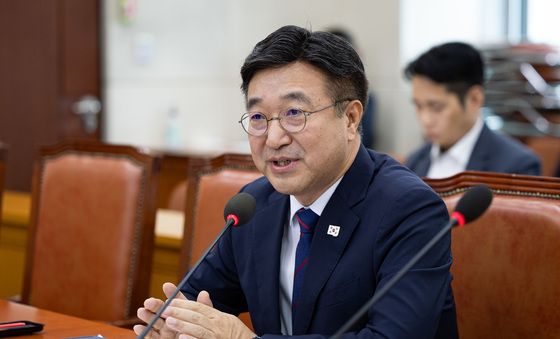 답변하는 윤호중 행안부 장관 후보자