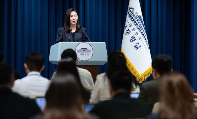 집중호우 대처상황 점검회의 브리핑 하는 강유정 대변인