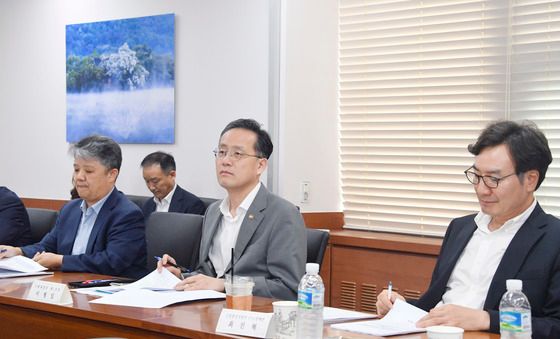 제4차 대외경제전략 전문위원회 주재하는 이형일 차관