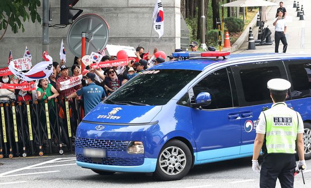 '尹, 구속적부심 마치고 구치소로'