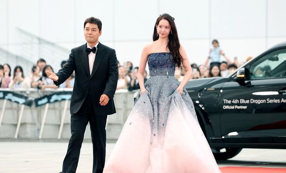 윤아 에스코트 하는 전현무