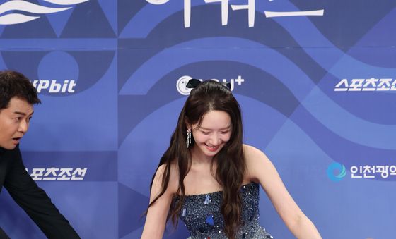 중심 잃은 윤아