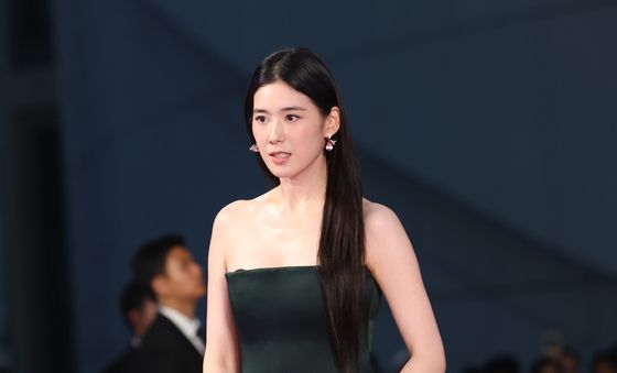 정은채, 고혹적인 자태