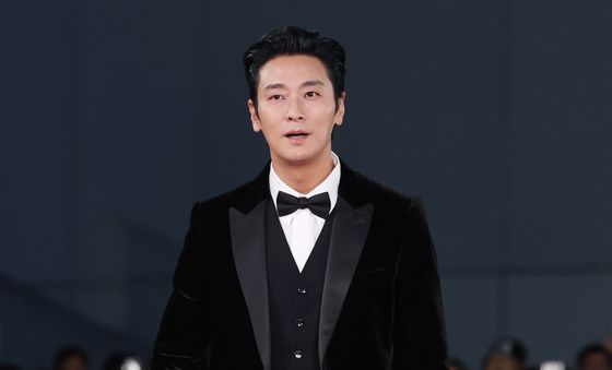 주지훈, 근사하게 차려입고 청룡시리즈어워즈 참석