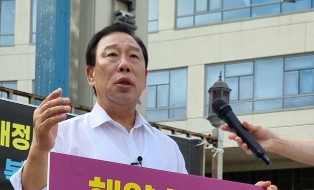 최민호 세종시장 ′해수부 부산 이전 반대′ 1인 시위