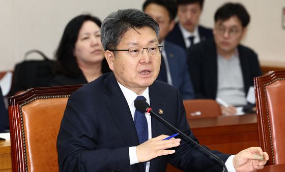 추경 관련 질의 답변하는 오석환 교육부 차관