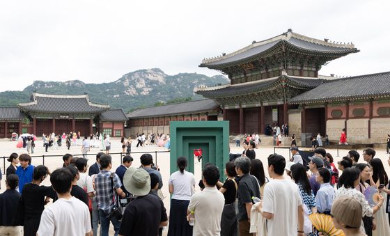 경복궁에 설치된 동심원 조형물