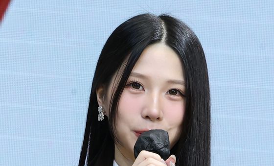 인사말 하는 블링원 클로이